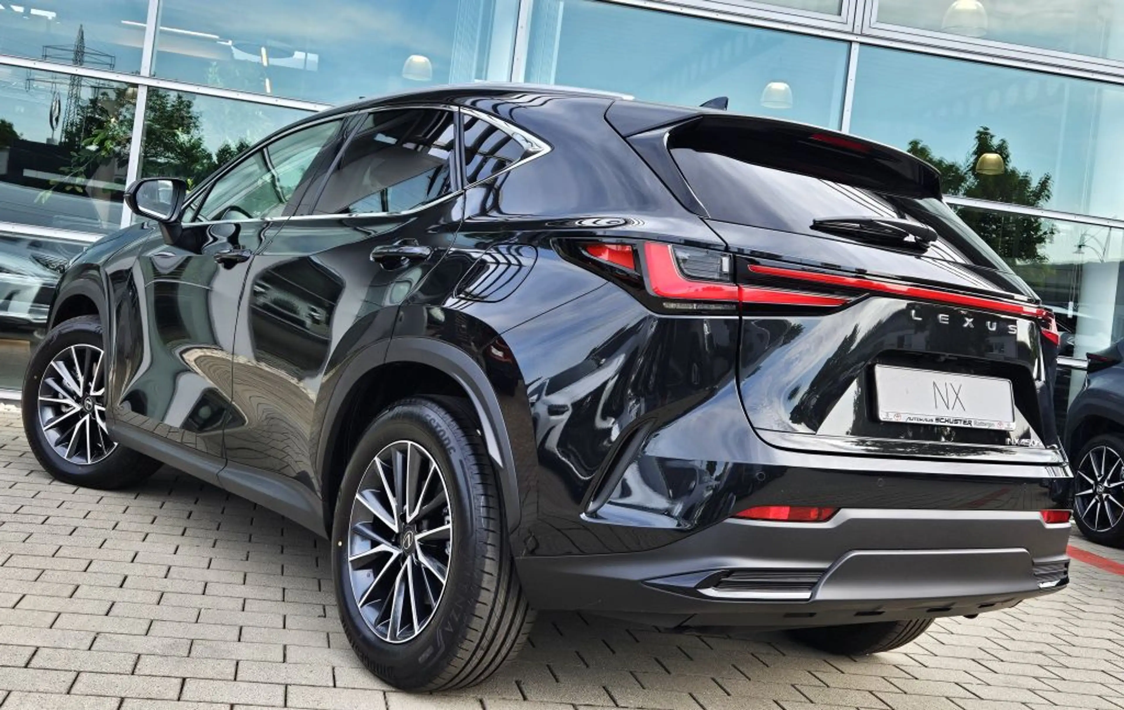 Lexus NX 450h+ E-FOUR Executive — photo 4