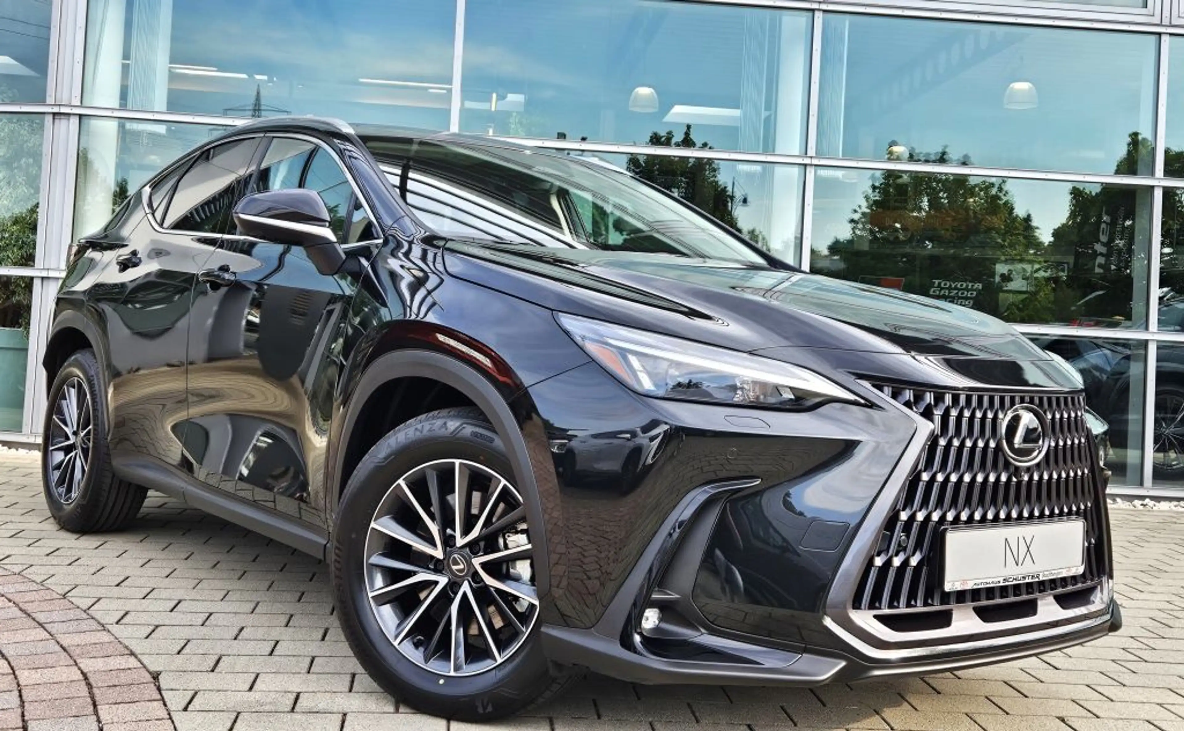 Lexus NX 450h+ E-FOUR Executive — photo 2