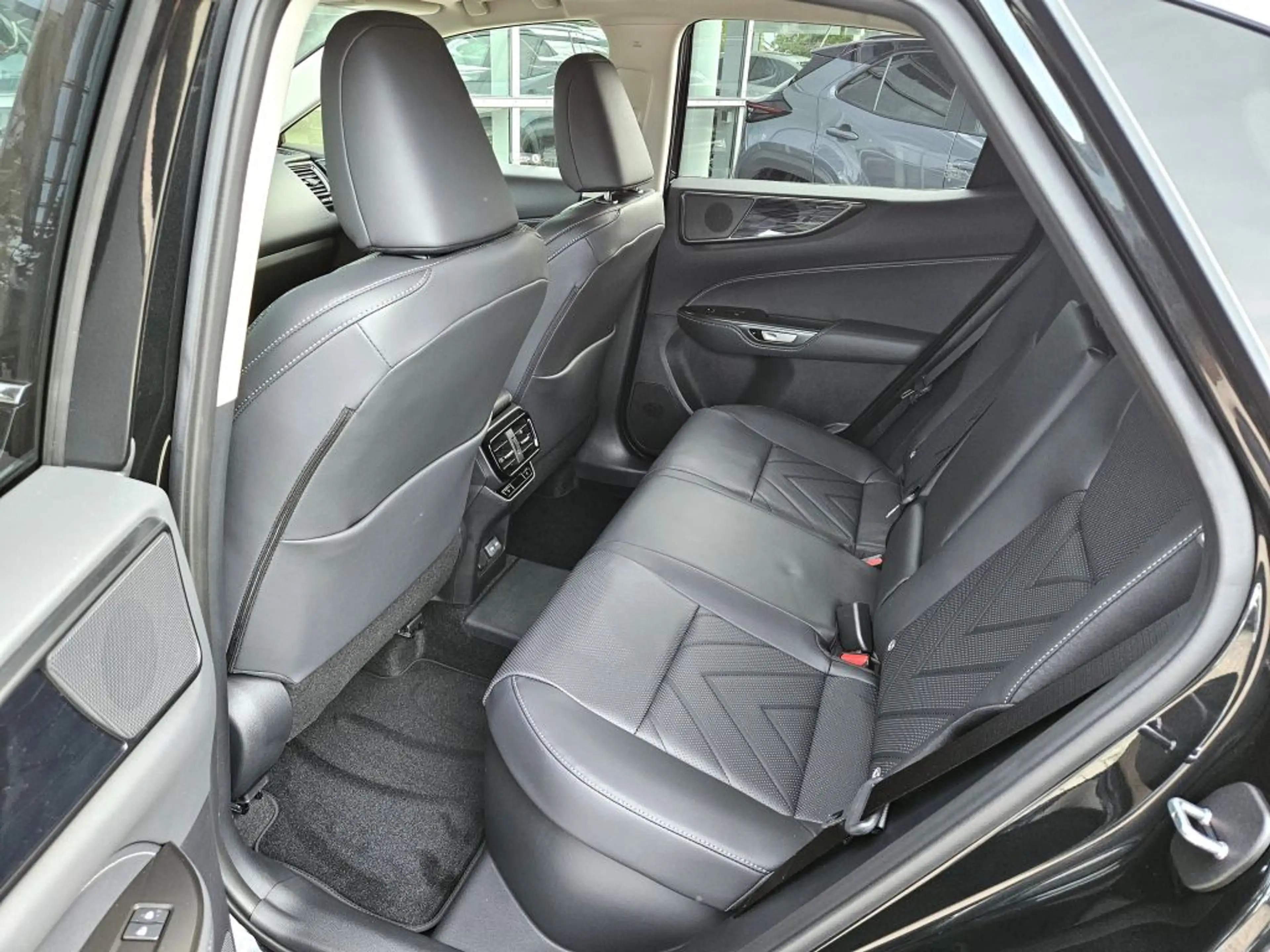 Lexus NX 450h+ E-FOUR Executive — photo 6