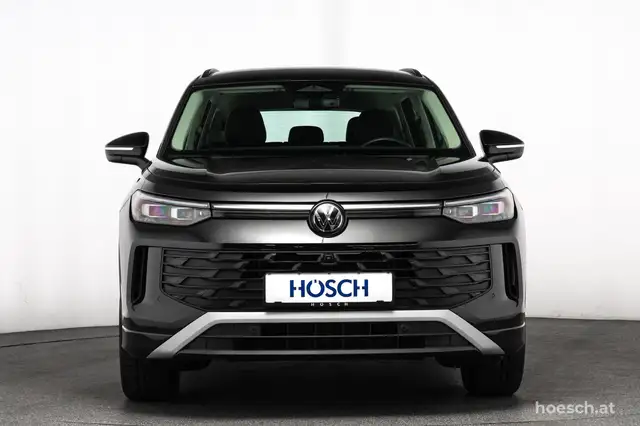 Volkswagen Tayron view 2
