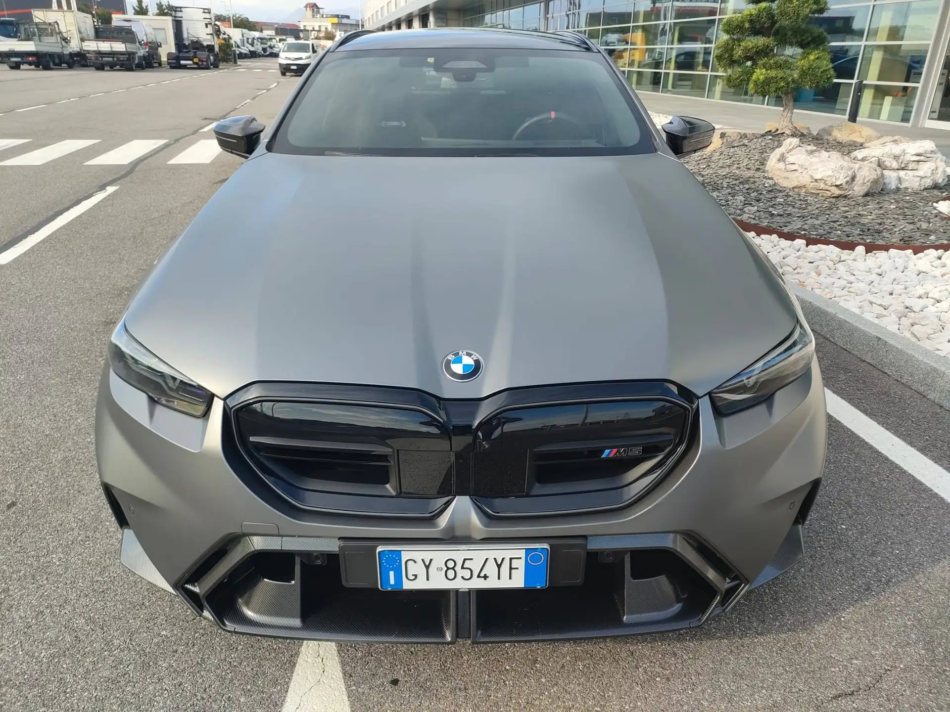 BMW M5 2025 회색 사진 5