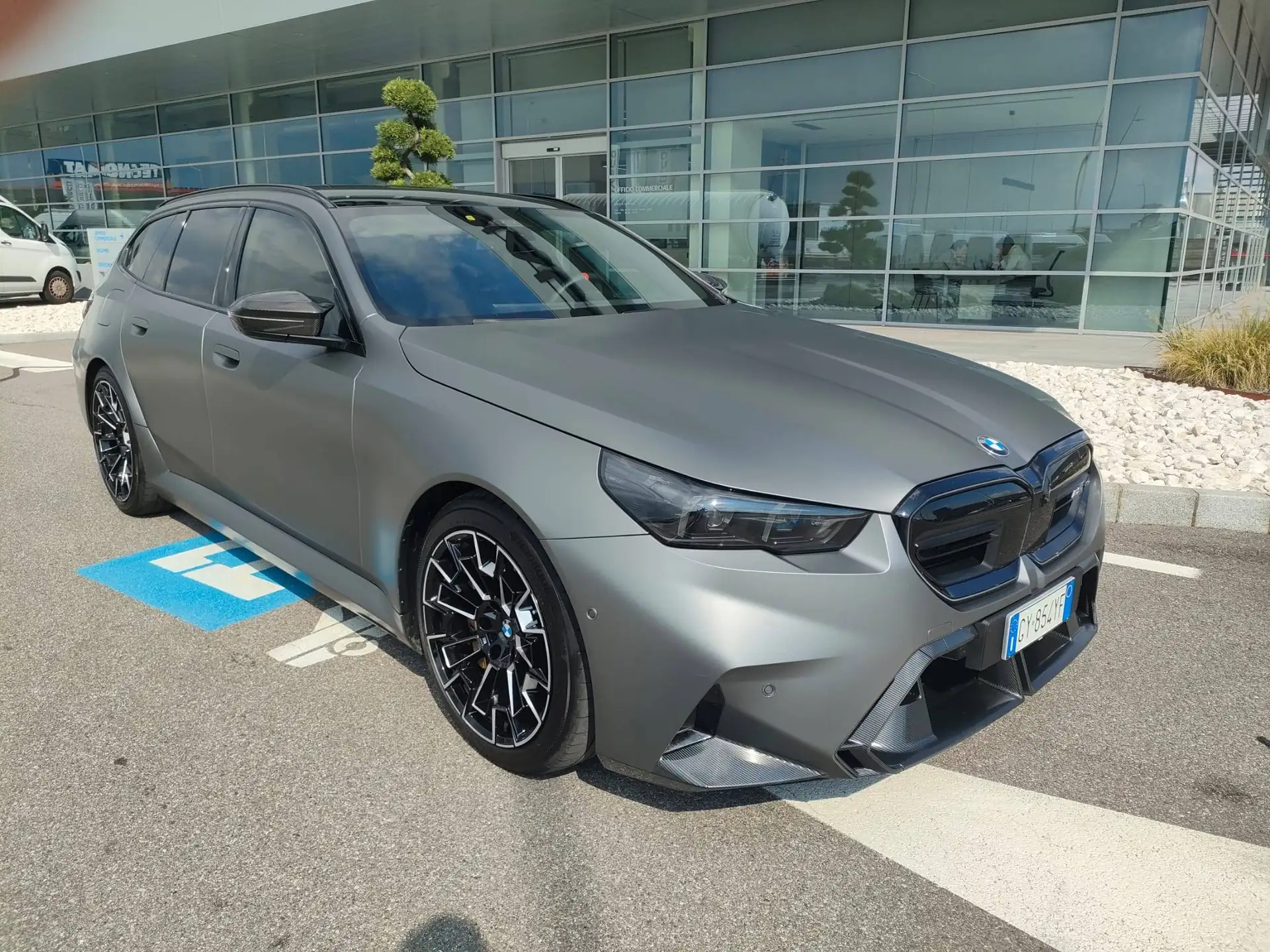 BMW M5 2025 회색 사진 1