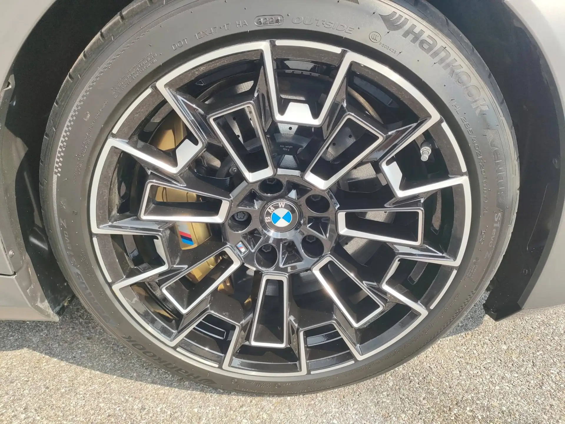 BMW M5 2025 회색 사진 8