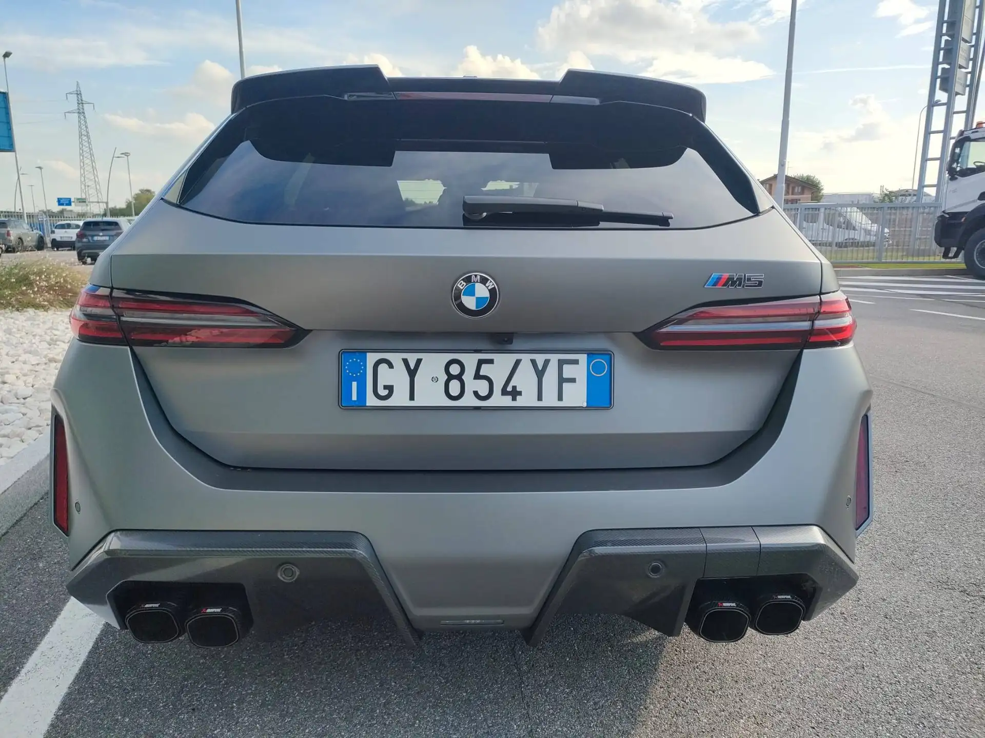 BMW M5 2025 회색 사진 7