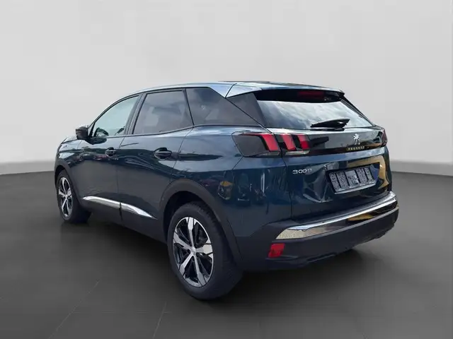 Peugeot 3008 view 3