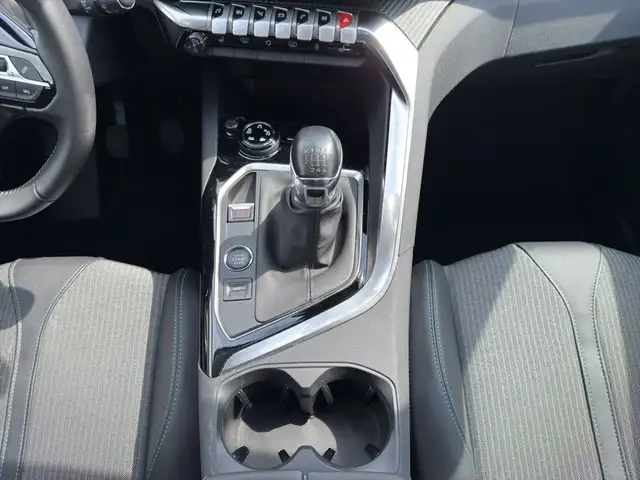 Peugeot 3008 view 11