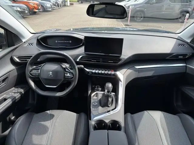 Peugeot 3008 view 10