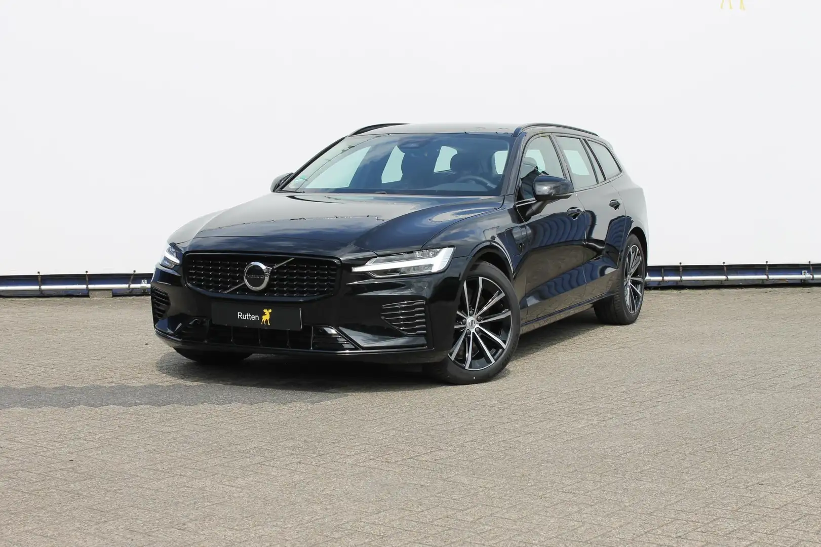 Volvo V60 T6 350PK Automaat Plug-in hybrid AWD Plus Dark Lon Noir - 2