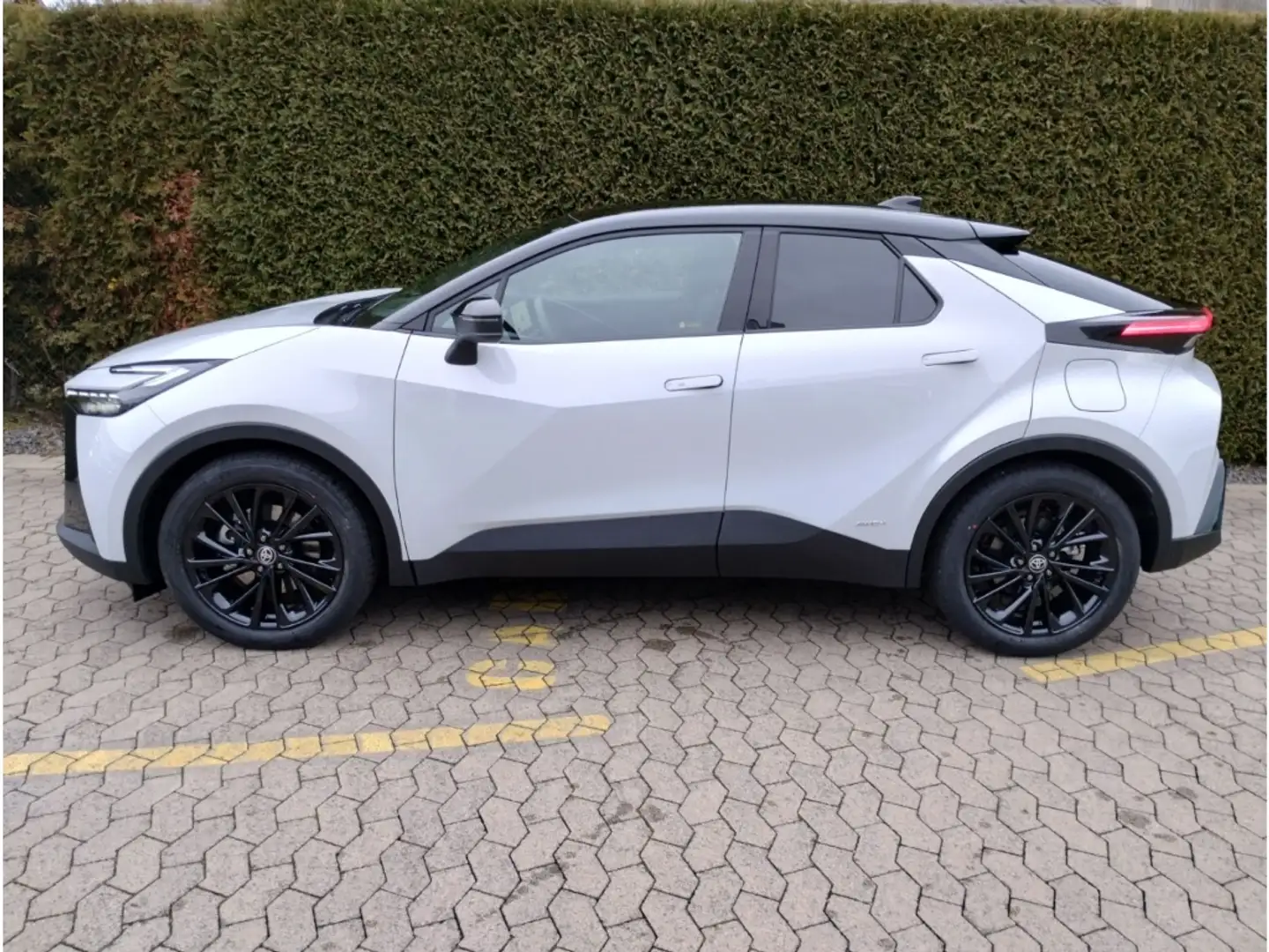 Toyota C-HR 2.0 Hybrid AWD GR Sport Navi 19 Zoll Szary - 2