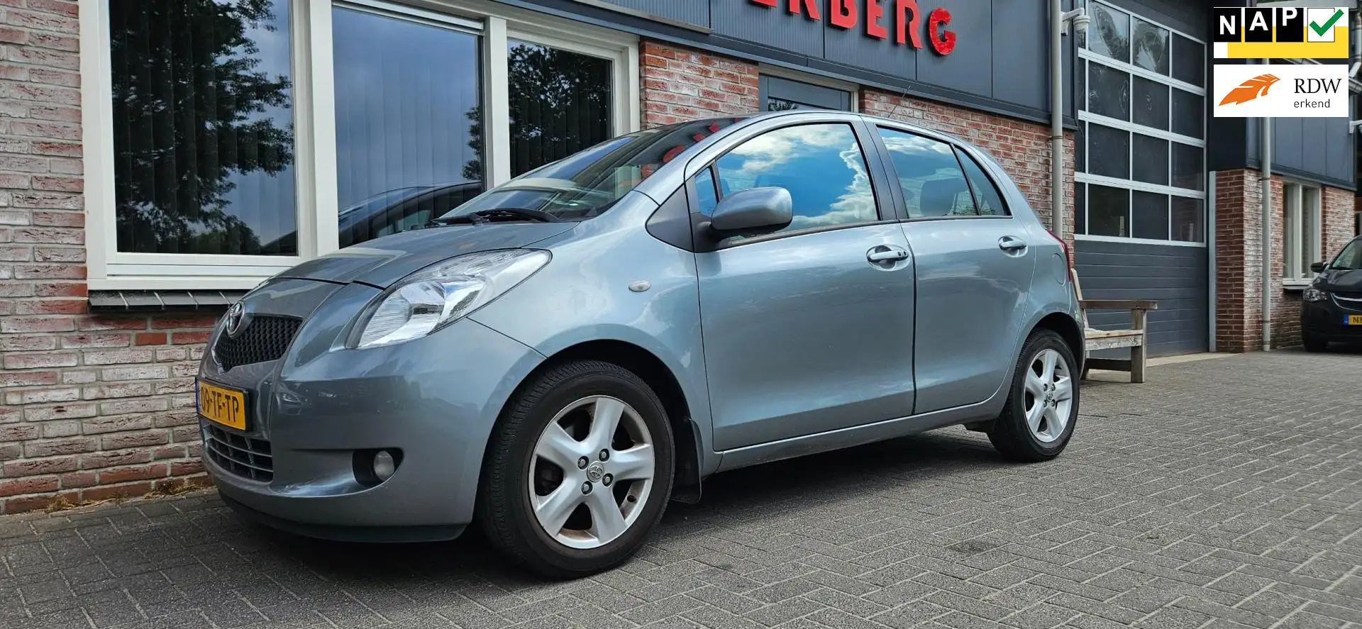 Toyota Yaris 1.3 VVTi Luna MMT Automaat! 5-Deurs! Airco/Clima! Grijs - 1