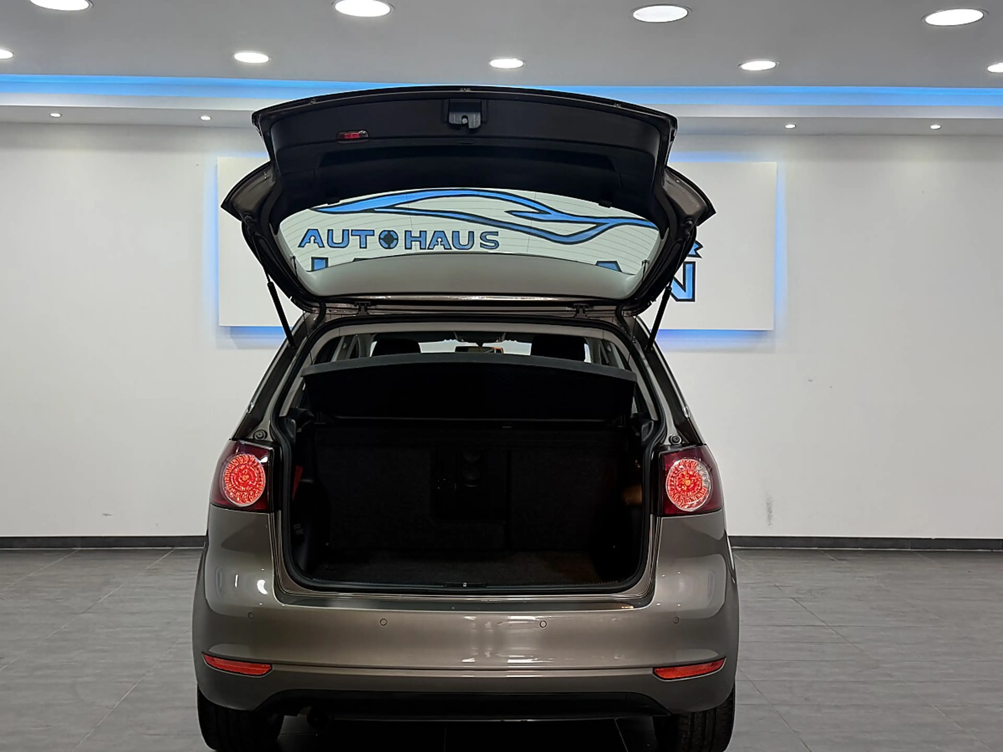 Volkswagen Golf Plus Sky BMT 1,6 TDI DPF DSG — photo 11