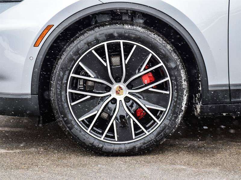2025 Porsche Macan Electric 4S thumb 6