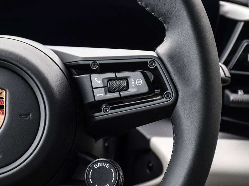 2025 Porsche Macan Electric 4S thumb 17
