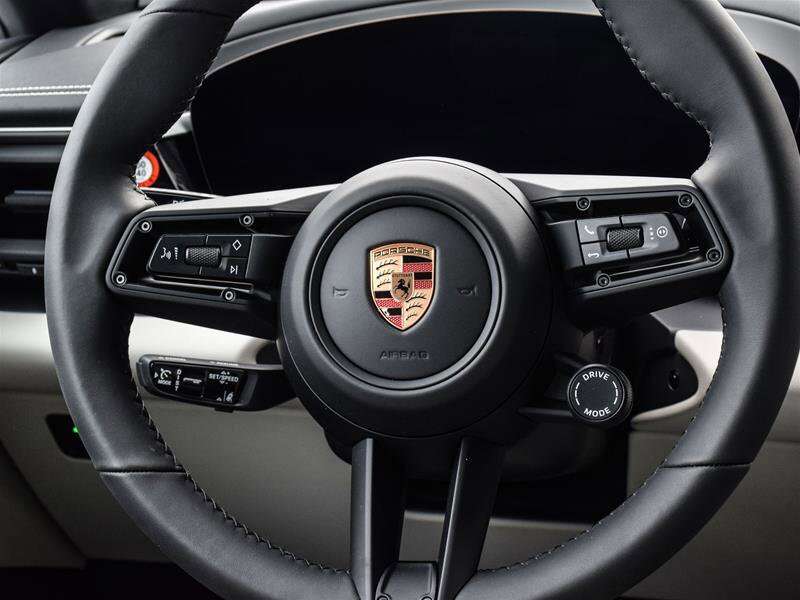 2025 Porsche Macan Electric 4S thumb 18