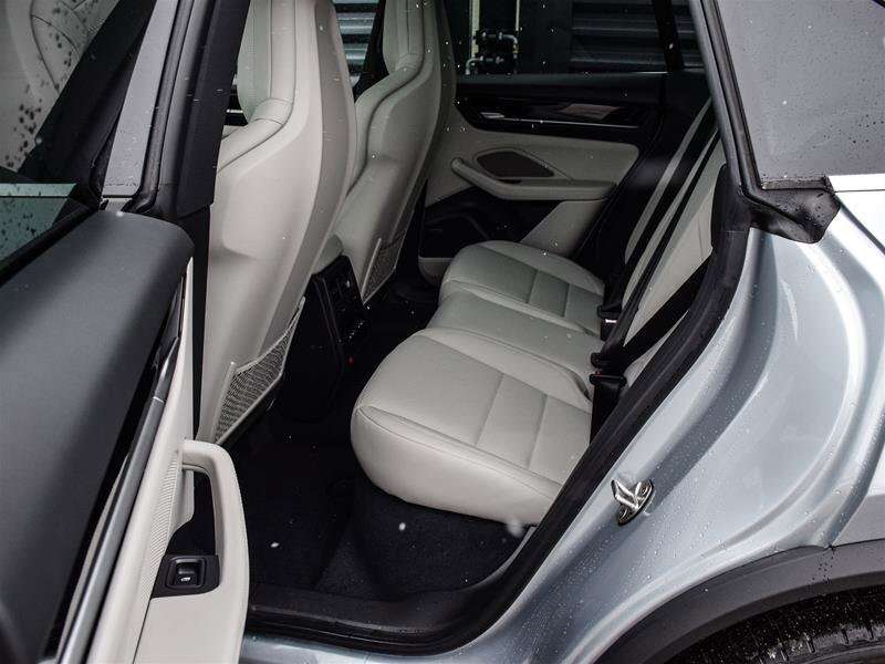2025 Porsche Macan Electric 4S thumb 12