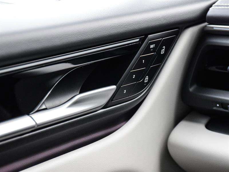 2025 Porsche Macan Electric 4S thumb 15