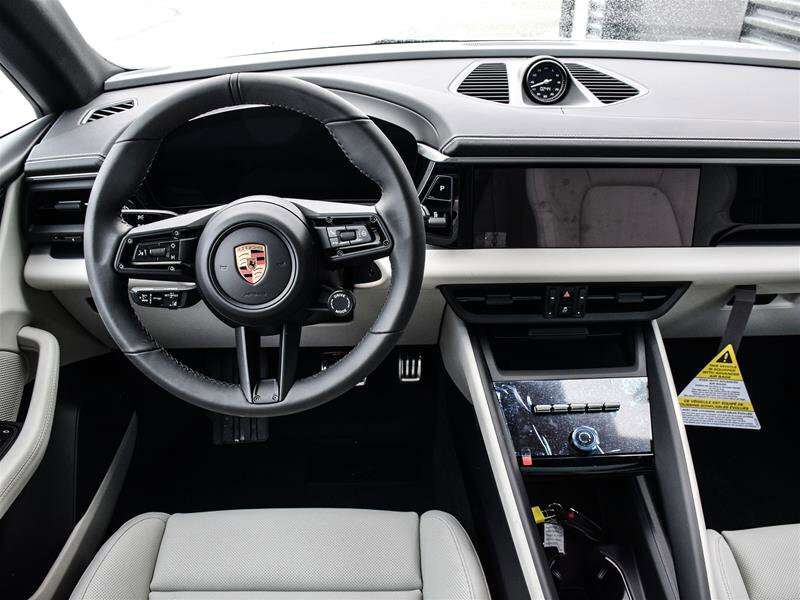 2025 Porsche Macan Electric 4S thumb 13