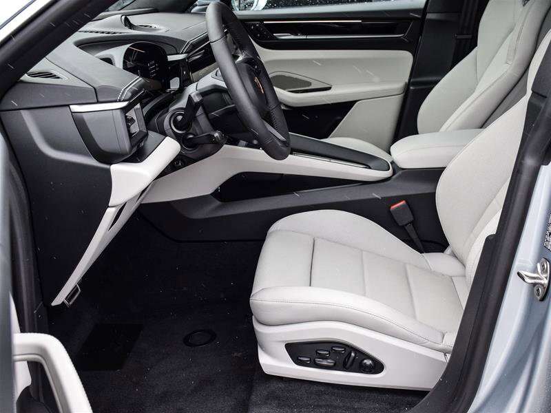 2025 Porsche Macan Electric 4S thumb 22