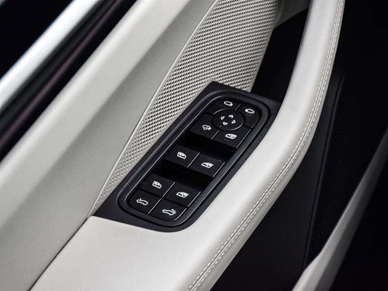 2025 Porsche Macan Electric 4S thumb 14