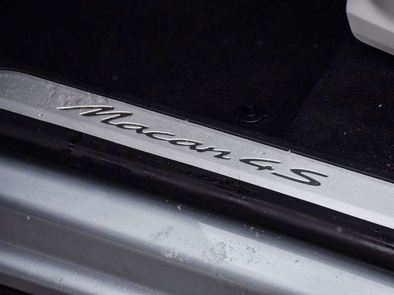 2025 Porsche Macan Electric 4S thumb 24