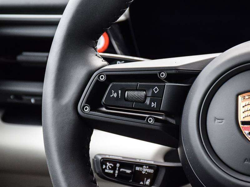 2025 Porsche Macan Electric 4S thumb 16