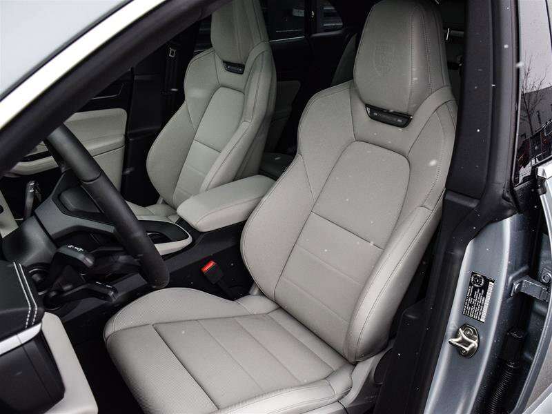 2025 Porsche Macan Electric 4S thumb 25