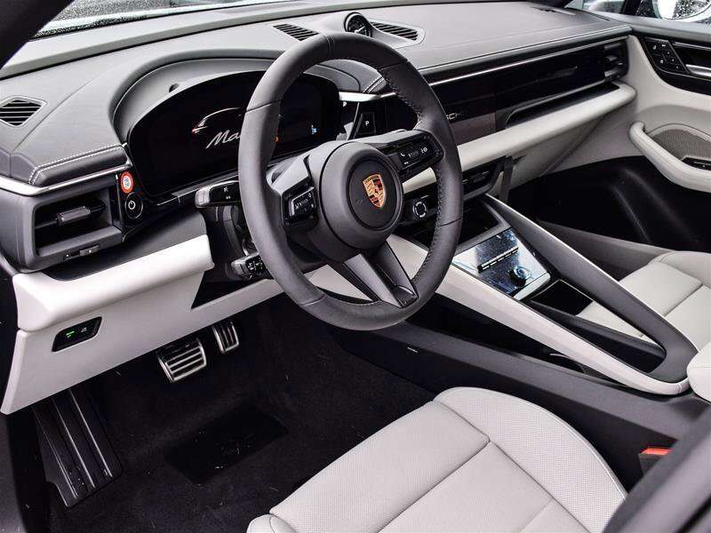 2025 Porsche Macan Electric 4S thumb 21
