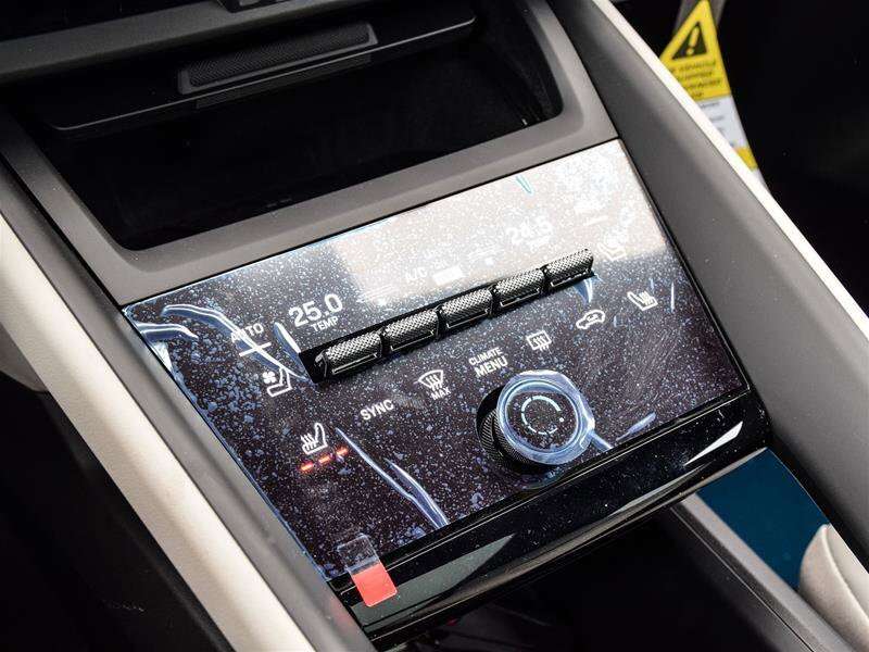 2025 Porsche Macan Electric 4S thumb 27