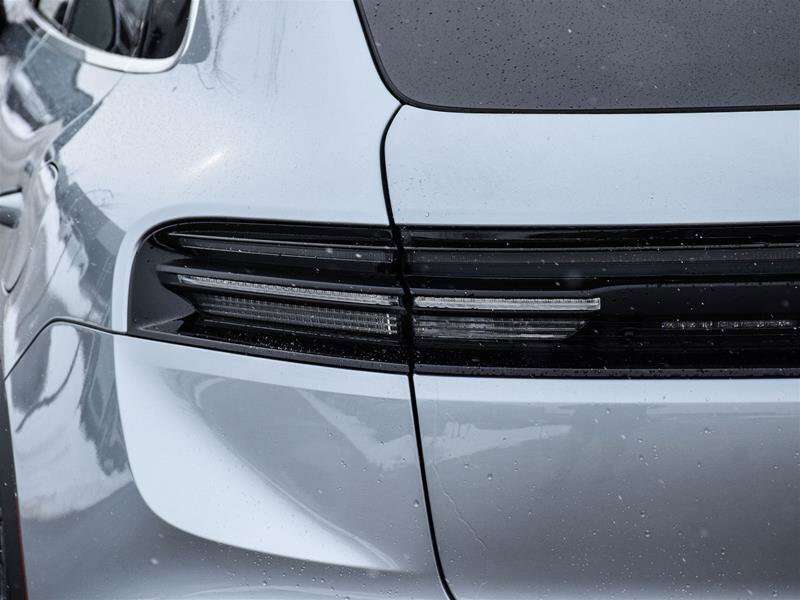 2025 Porsche Macan Electric 4S thumb 10