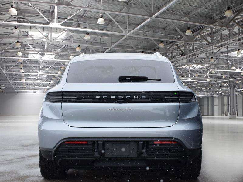 2025 Porsche Macan Electric 4S thumb 9