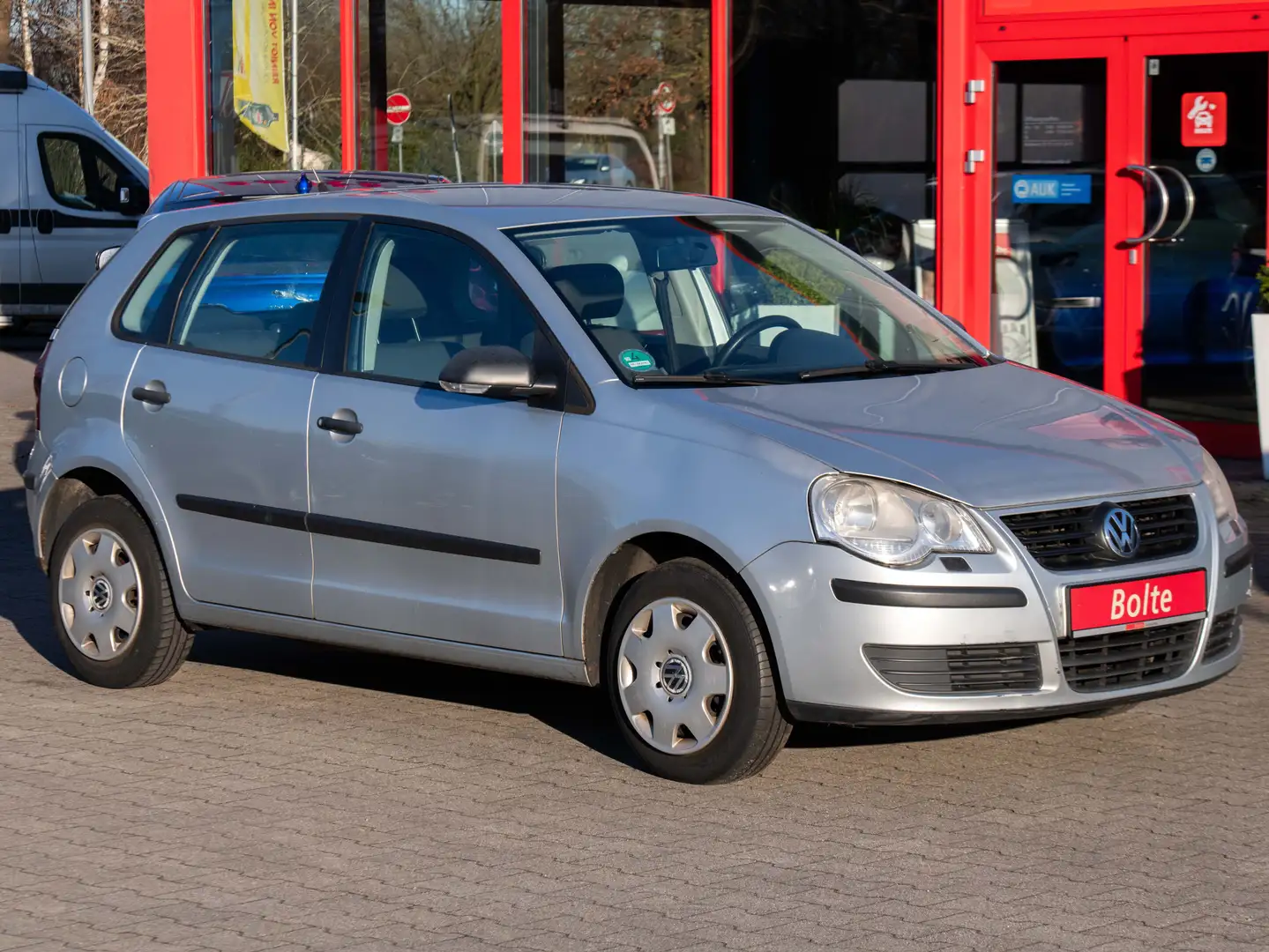 Volkswagen Polo Trendline Plateado - 2