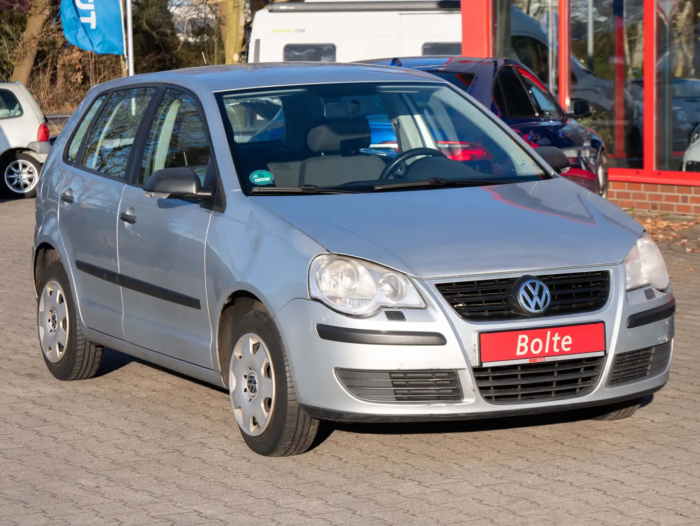 Volkswagen Polo Trendline Plateado - 1