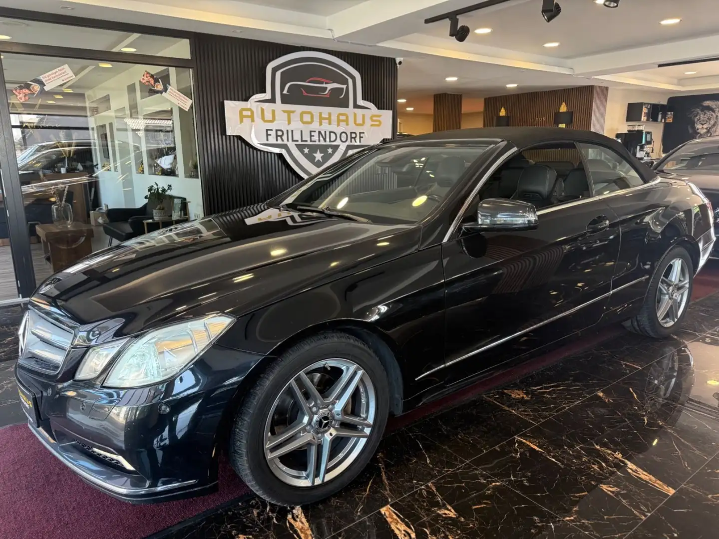 Mercedes-Benz E 220 CDI Cabrio BlueEfficiency AMG STYLING!! Schwarz - 1