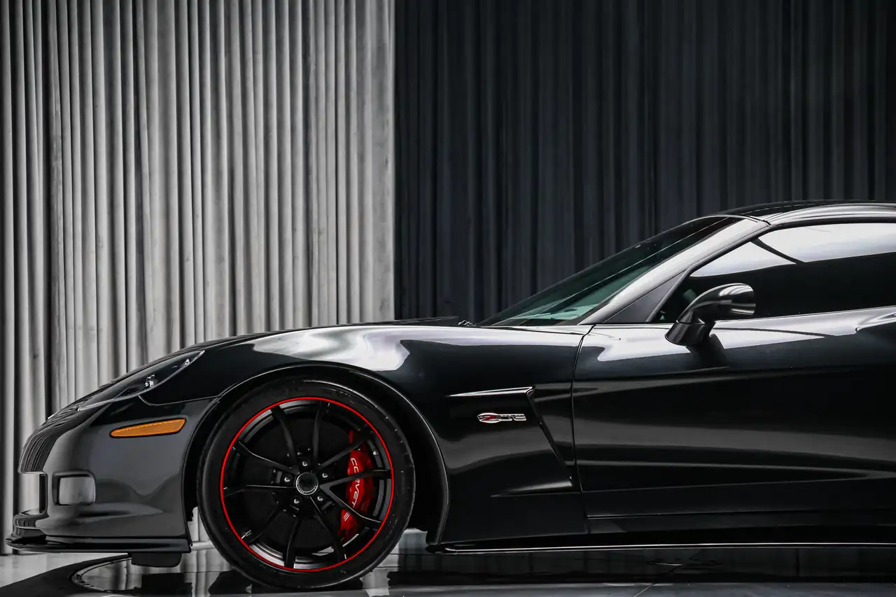 Chevrolet Corvette снимка Chevrolet Corvette