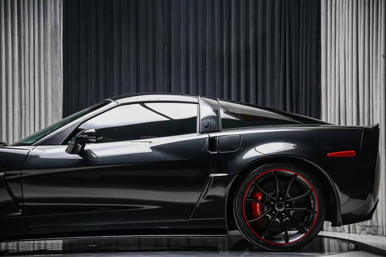 Chevrolet Corvette снимка Chevrolet Corvette