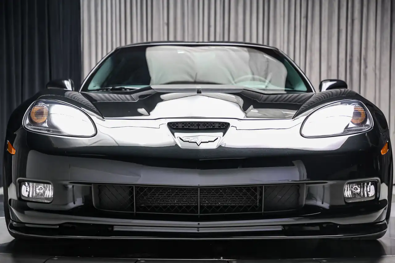 Chevrolet Corvette снимка Chevrolet Corvette