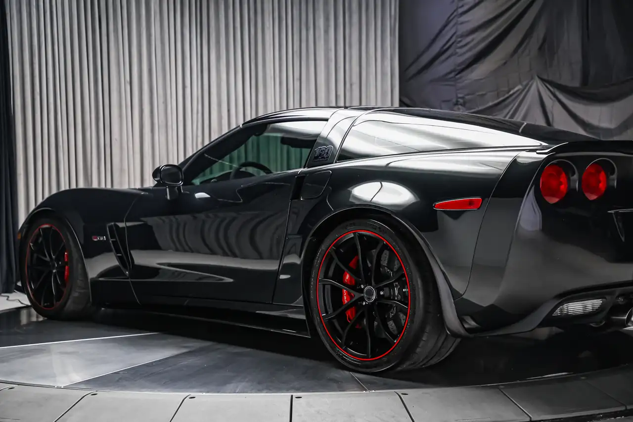 Chevrolet Corvette снимка Chevrolet Corvette