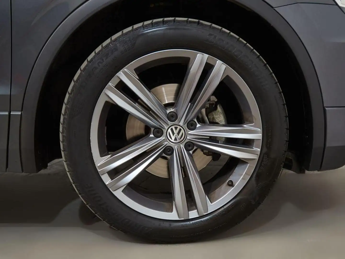 Volkswagen Tiguan 1.5 TSI Advance DSG 110kW Grau - 2