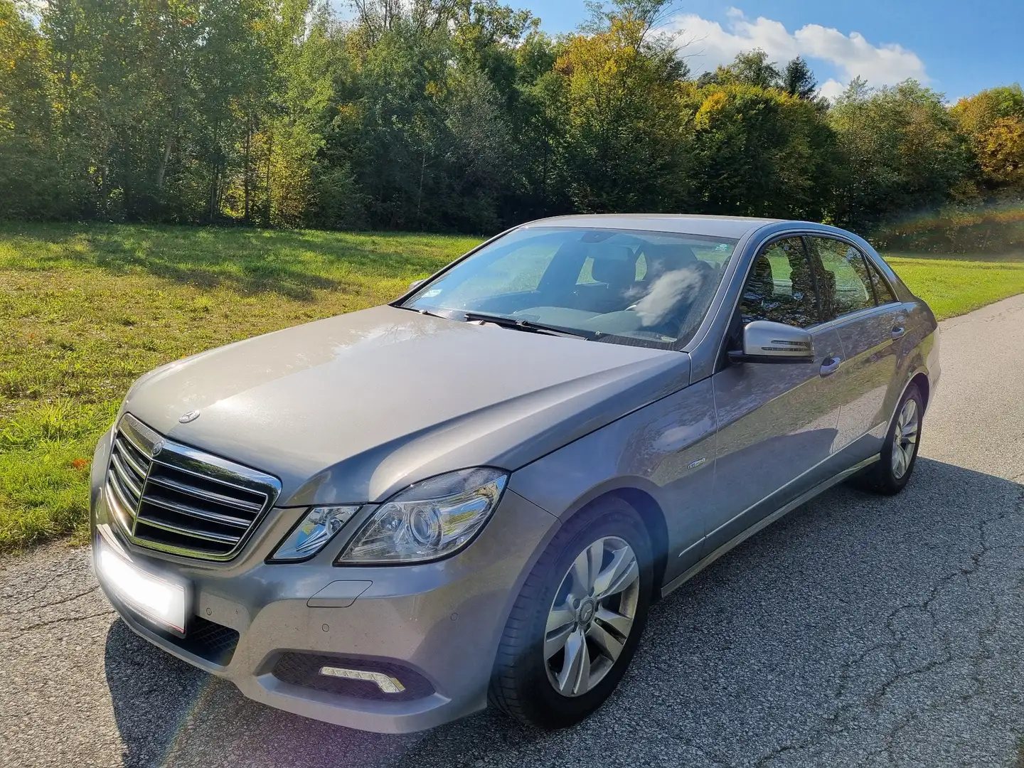 Mercedes-Benz E 220 1.BESITZ, TOP, Avantgarde BlueEfficiency CDI Aut. Grau - 2