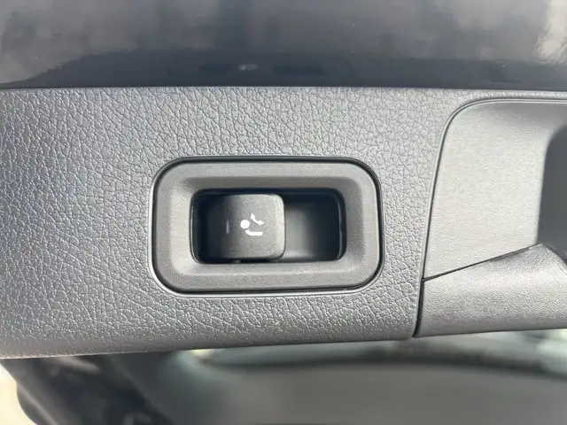 Mercedes-Benz GLB Class view 12