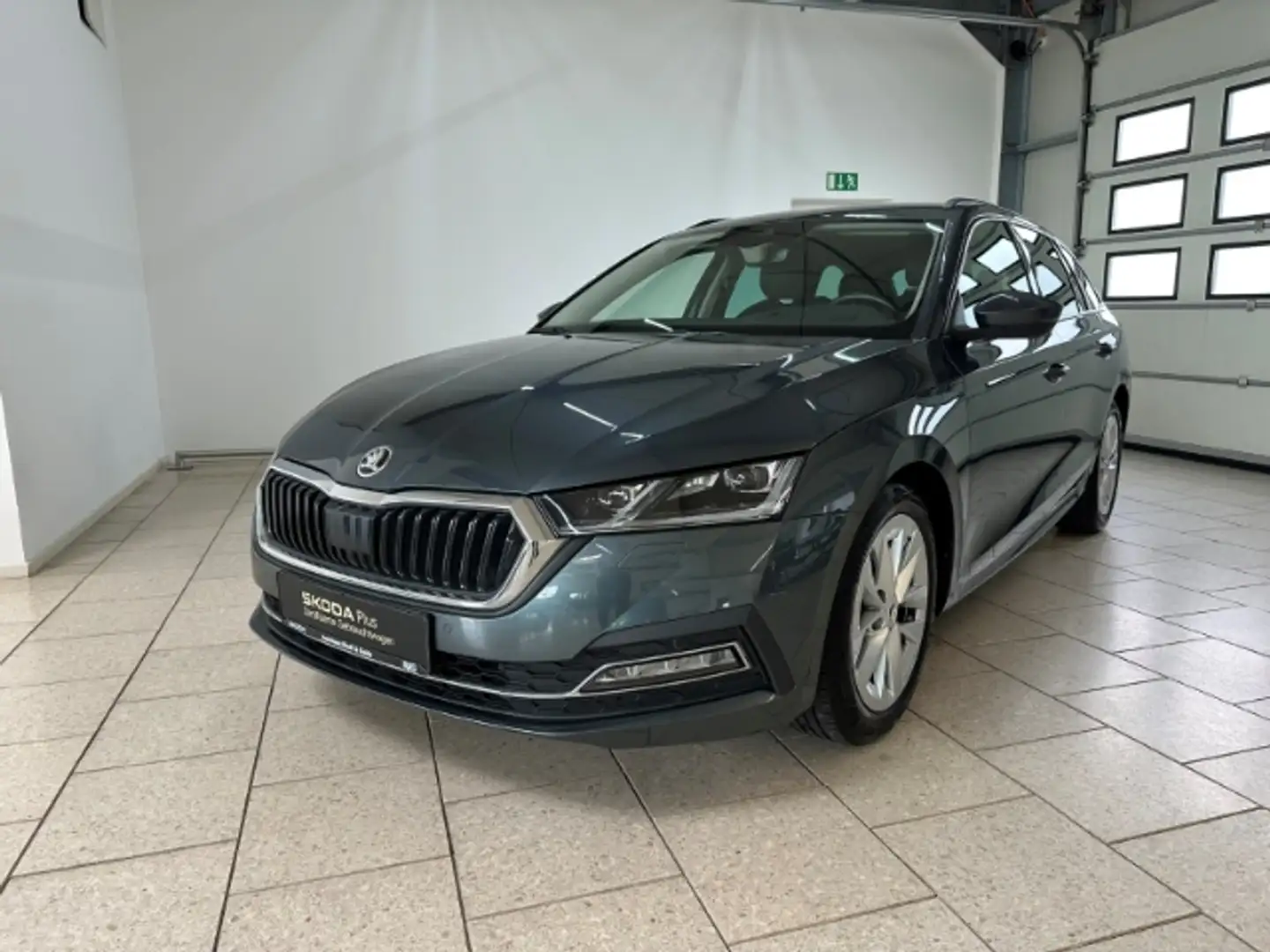 Skoda Octavia Combi First Edition 2.0 TDI DPF DSG Grau - 2