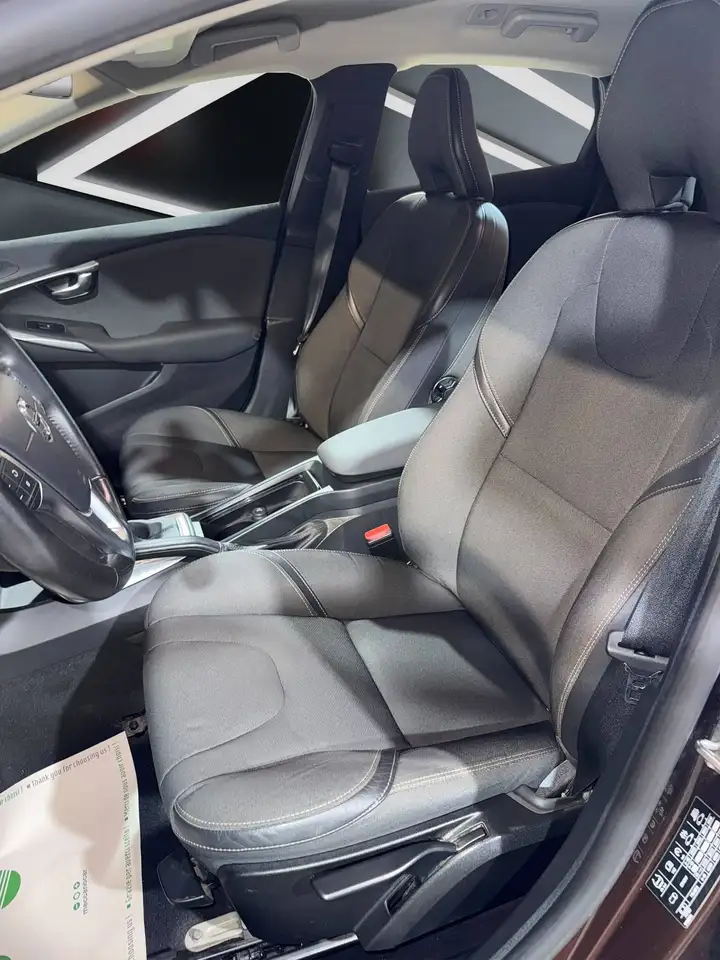 Volvo V40 Cross Country — photo 11 sur 12