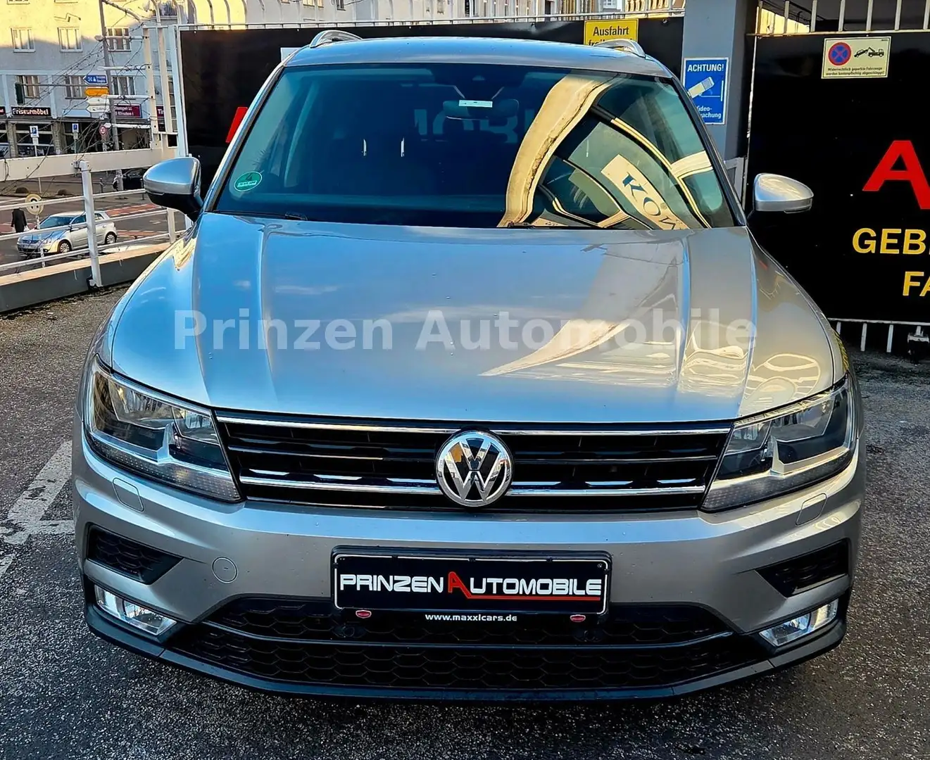 Volkswagen Tiguan 2,0 TDI BMT*SPUR*LED*ACC*SCR*MCB*NAVI Silber - 2