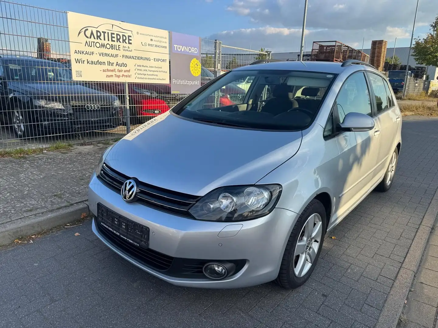 Volkswagen Golf Plus 1,6 TDi *2.Hand*EURO5*AHK*ALU* Silber - 1