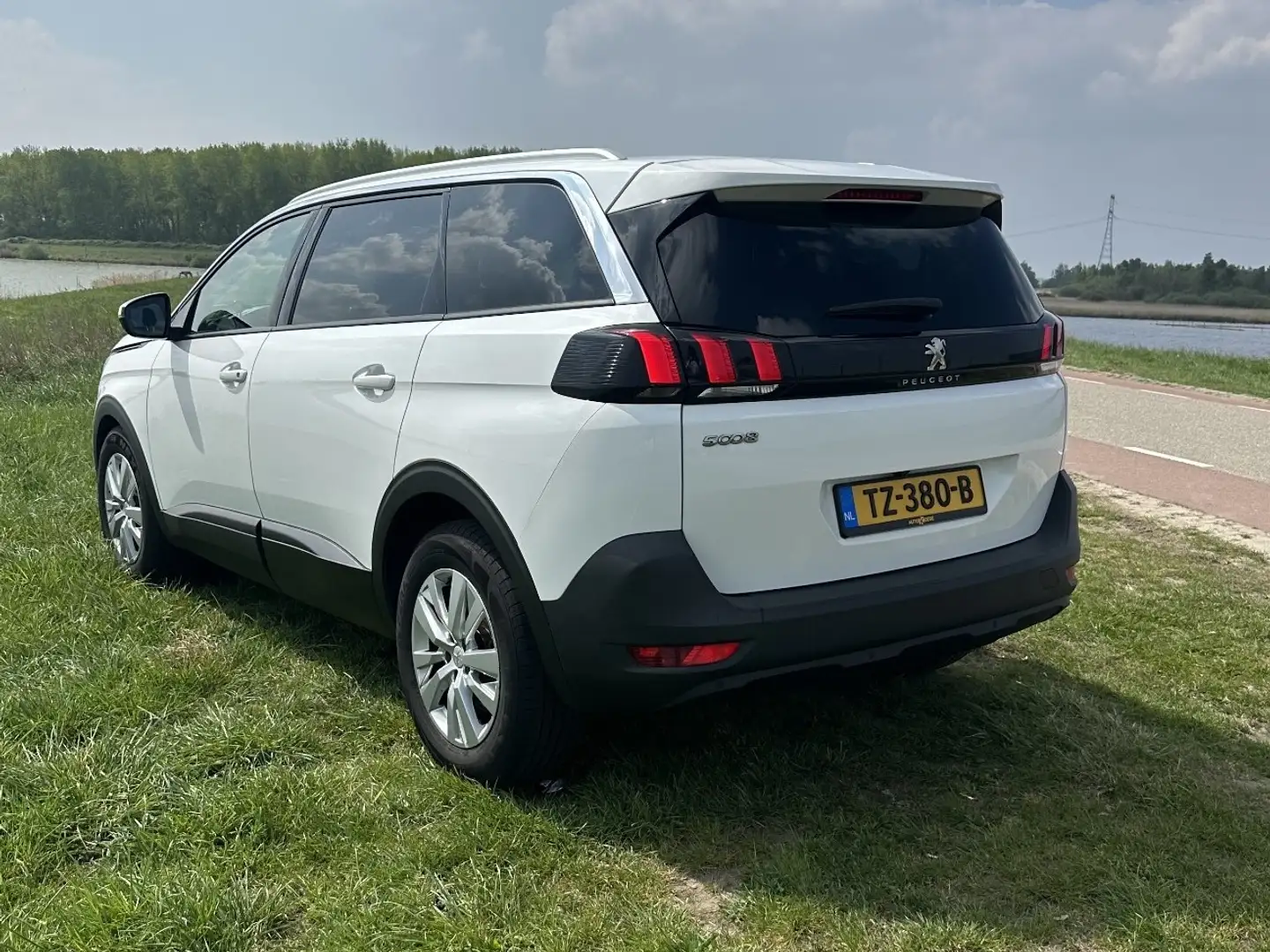 Peugeot 5008 1.2 PT BL. Executive Wit - 2