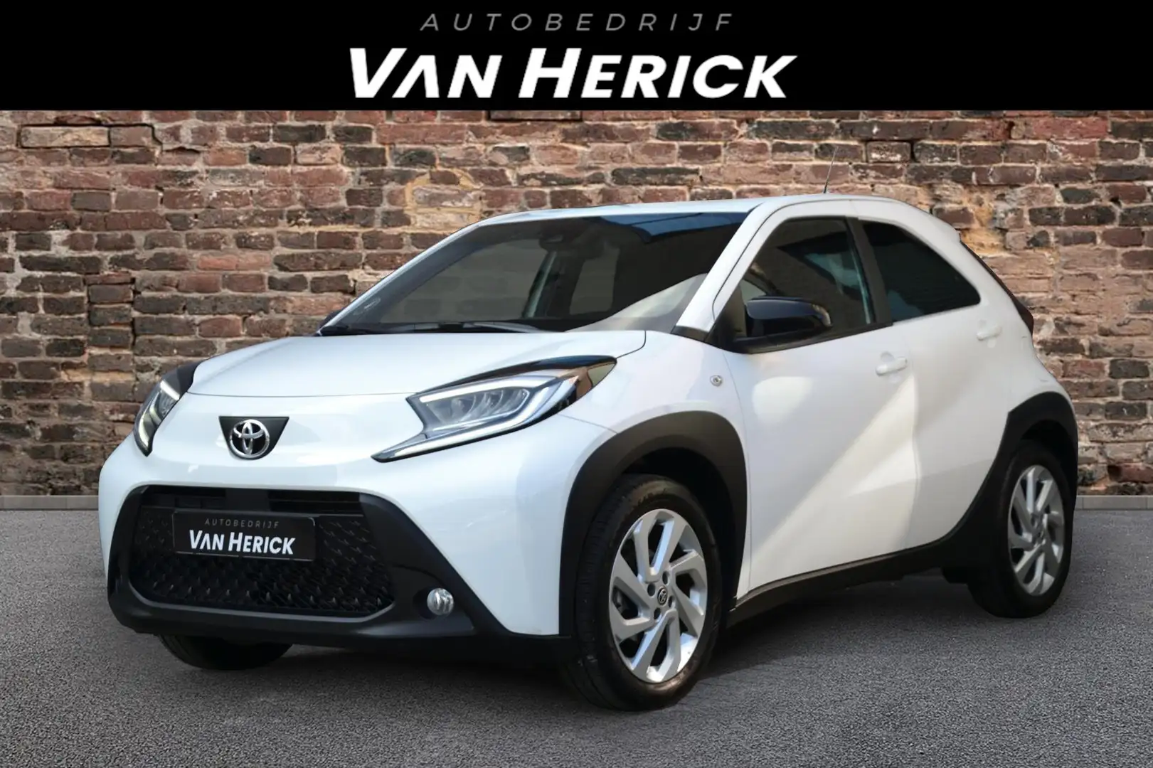 Toyota Aygo X 1.0 VVT-i S-CVT Pulse Automaat | Camera | Clima | Wit - 1