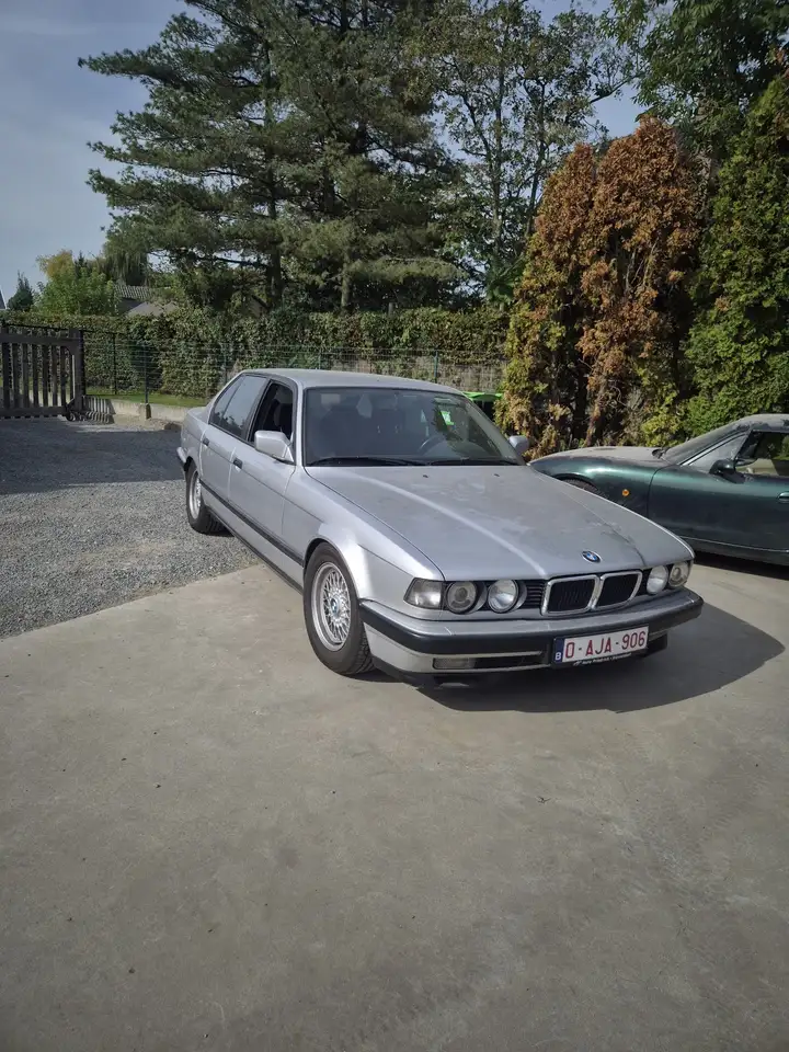 BMW 750i, foto 2