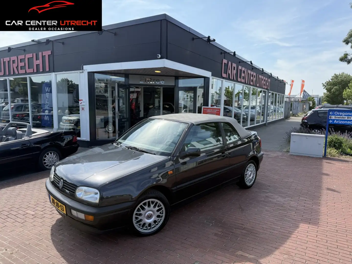 Volkswagen Golf Cabriolet 1.8 | automaat | n.a.p. | Czarny - 1