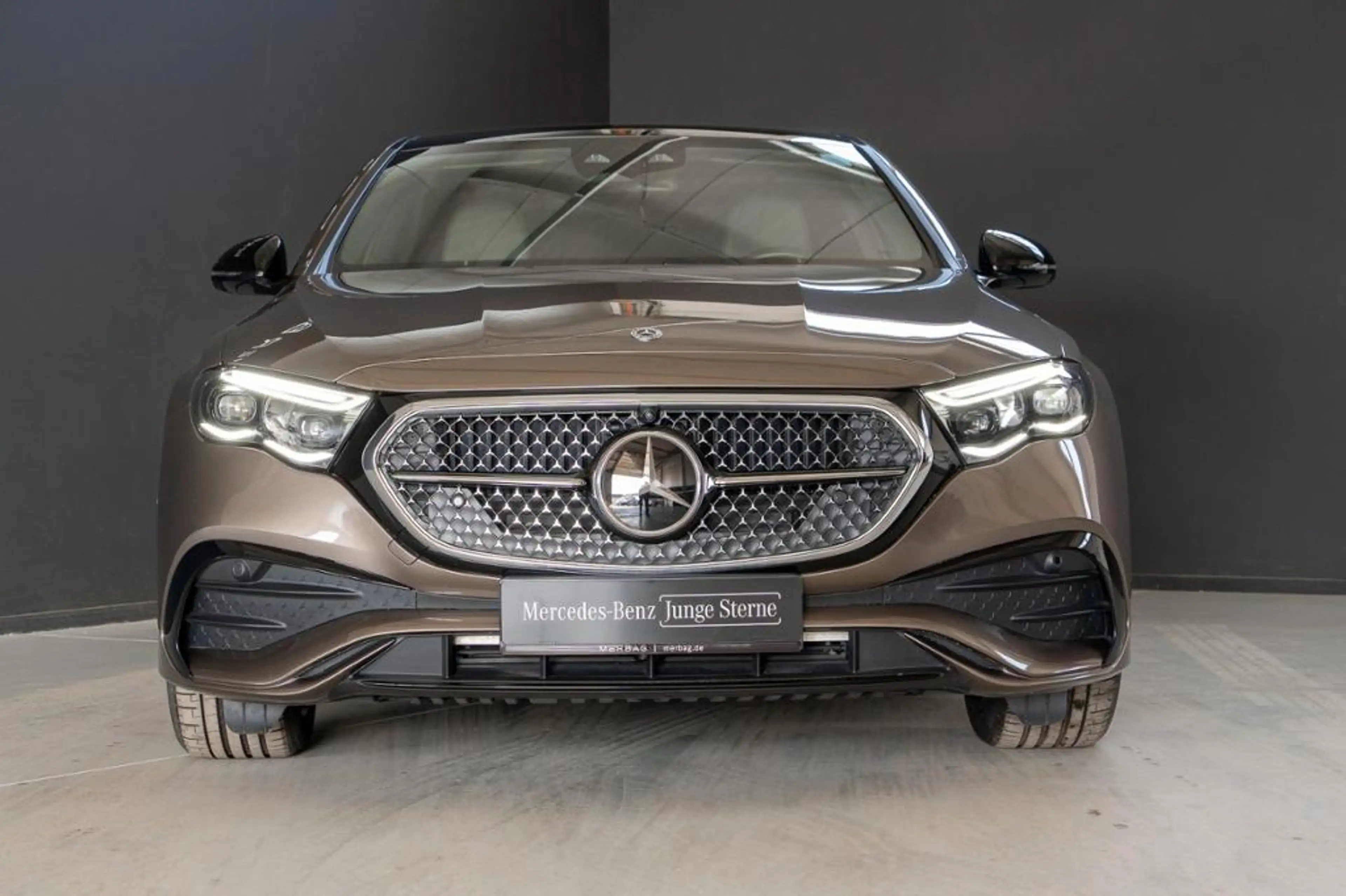 Mercedes-Benz E 400 e 4M *AMG Night Pano AHK Digital 360 DC+ — photo 2