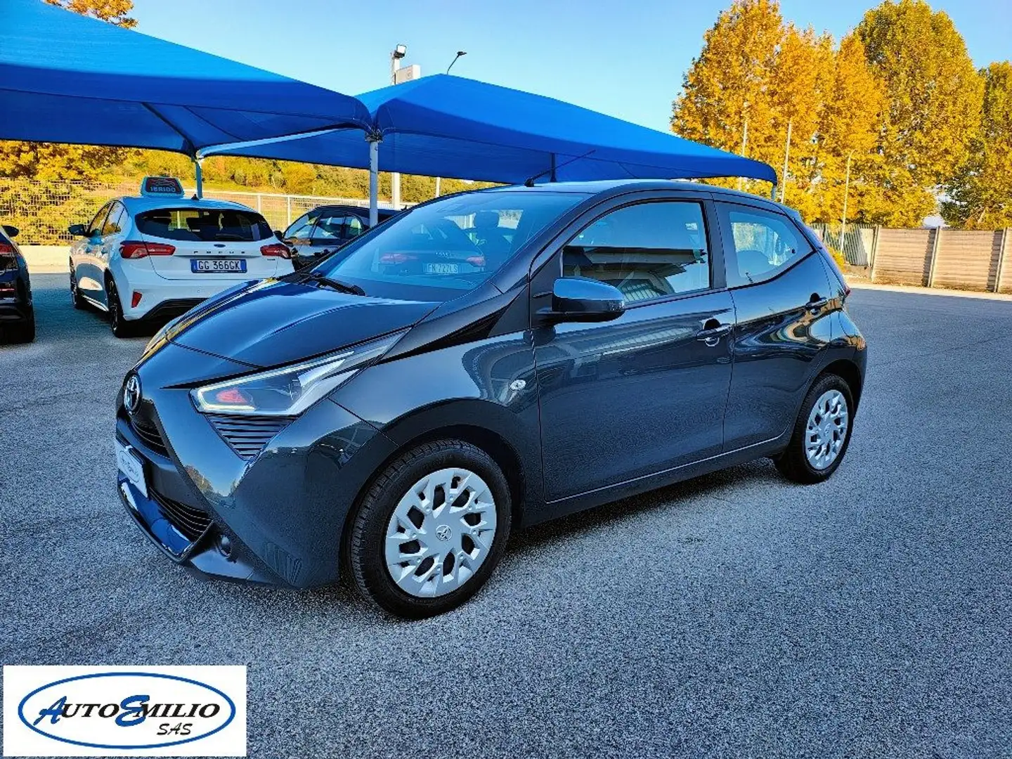 Toyota Aygo Connect 1.0 VVT-i 72 CV 5 porte x-play Grigio - 1